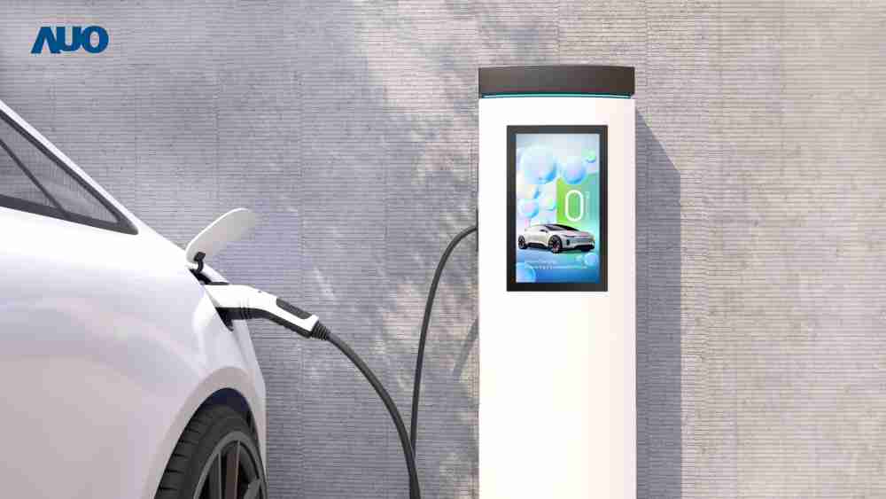 友達〝EVSE車用充電樁解決方案〞專為電動汽車充電樁設計，，，具有高亮度、、、克服戶外艱難環境的耐溫、、、耐紫外線等特性，，並搭載散熱性及擴充性強的高效能工業電腦，，可實現人機互動訴求，，，，如資訊顯示、、、支付等應用