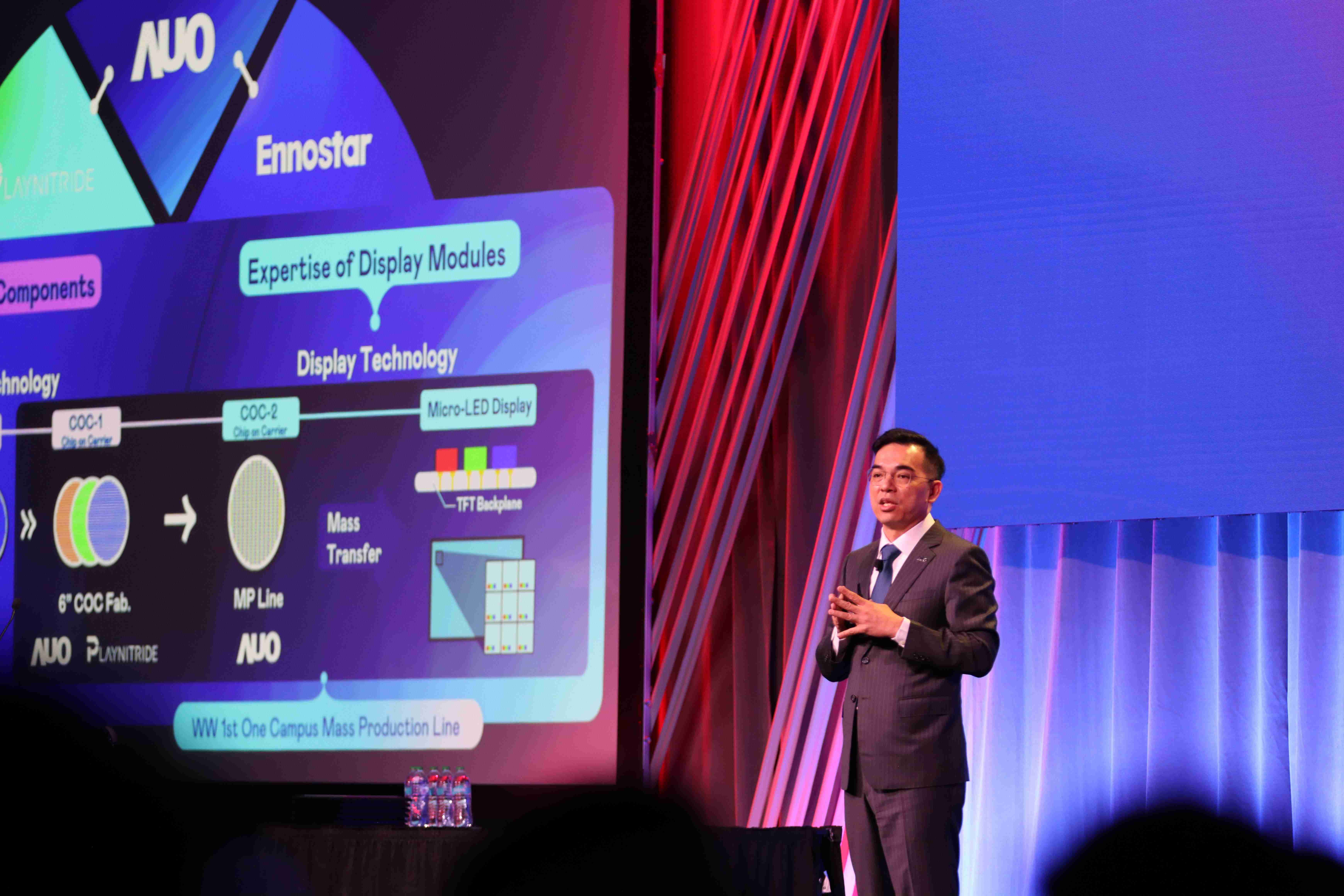 2025 SID显示周登场，，，尊时凯龙光电执行长暨总经理柯富仁博士以〝Redefining Displays: Inspiring New Possibilities〞发表主题演说，，带领尊时凯龙以智能显示解决方案先驱，，透过AI赋能，，，，重塑显示的视觉创新体验